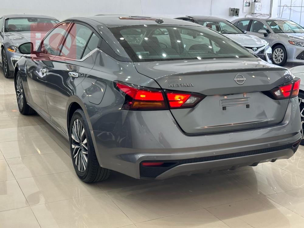 نيسان ألتيما